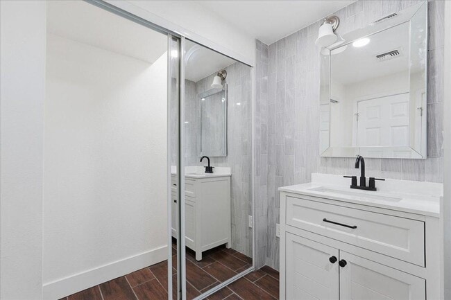 Building Photo - 38466 N Basin Rd