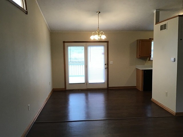 Building Photo - 1687 Deer Run Dr