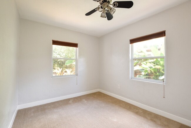 Building Photo - Charming 4/2 Colonial Town North Home with...