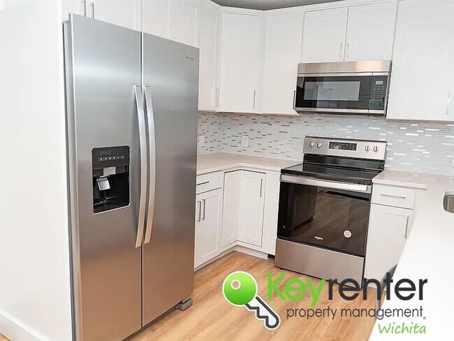 Building Photo - NOVEMBER FREE RENT!! Spacious 4-Bedroom / ...