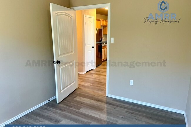 Building Photo - 1301 E 16th St