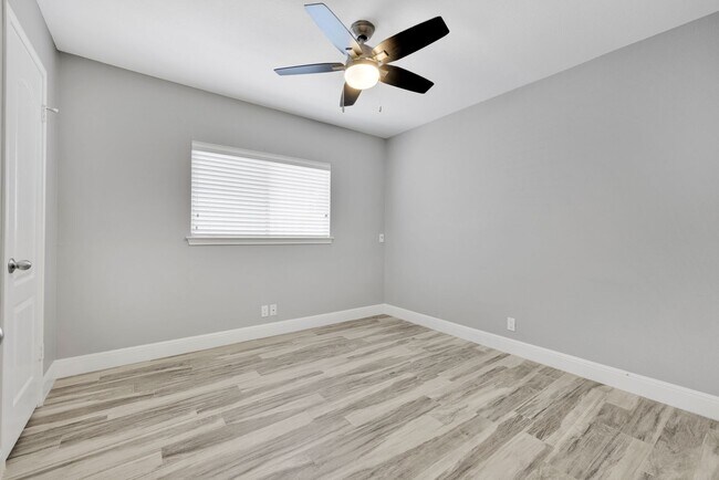 Building Photo - Immaculate Single-Story Home with Modern U...