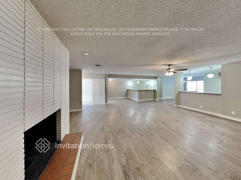 Building Photo - 8652 Villa San Jose Dr E