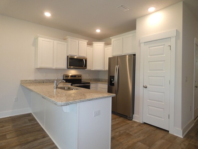 Building Photo - Beautiful New Townhome in Admiral's Quarters