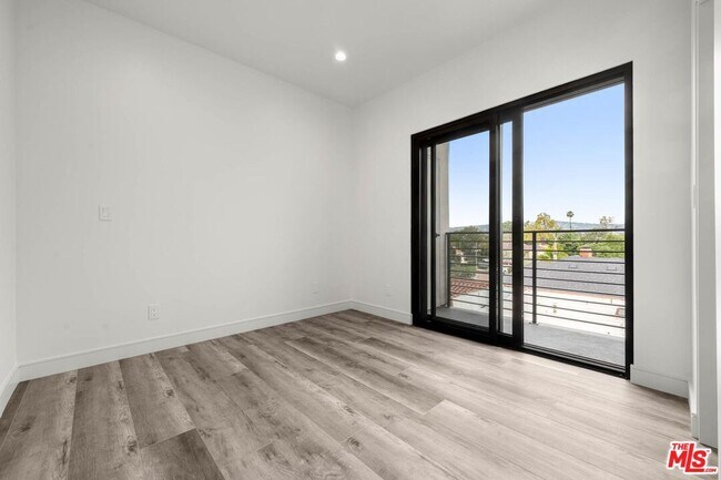 Building Photo - 1920 S Sherbourne Dr