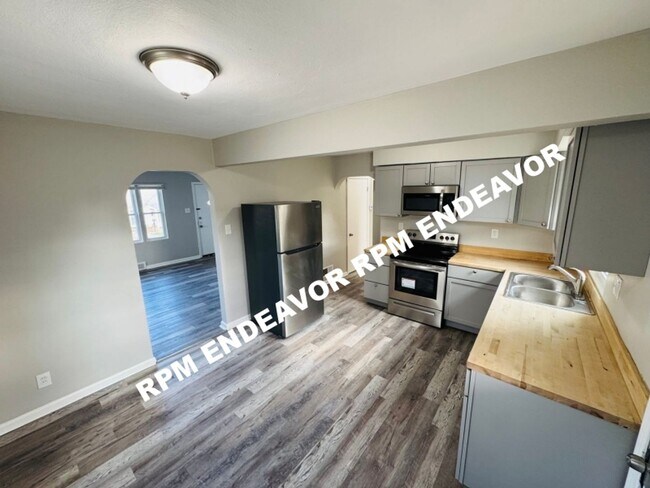 Building Photo - 2Bed/1Bath Available NOW!