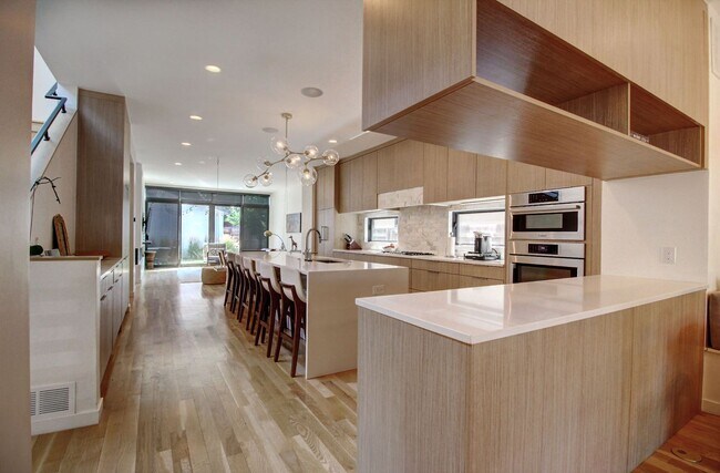 Building Photo - Luxury Living in the heart of Platte Park, 5bds, 4bas - Custom Finishes around every corner