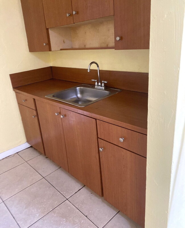 Building Photo - 2545 York St