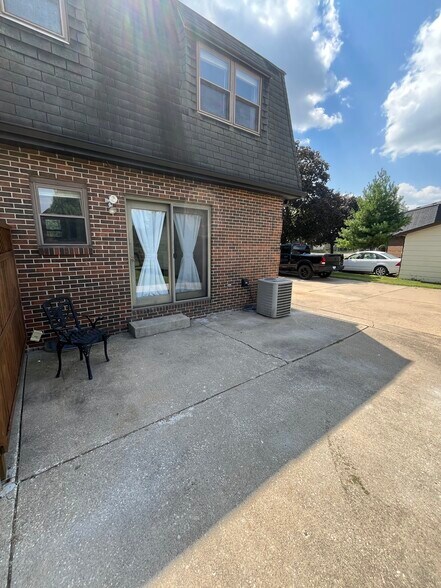 Building Photo - 6923 Townsend Ave