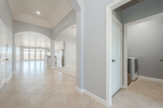 Building Photo - 6015 Hewes Point Ln