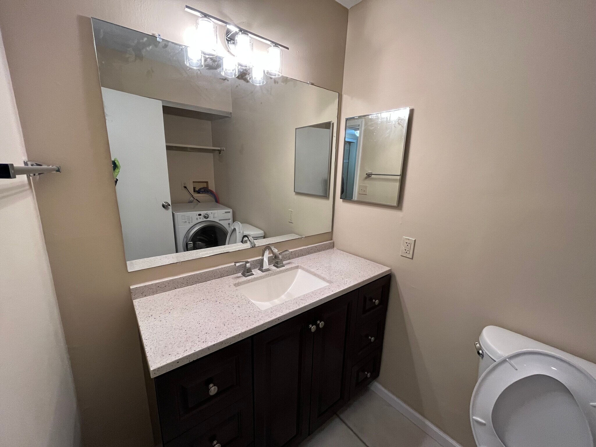 Building Photo - 1440 Slade Ave