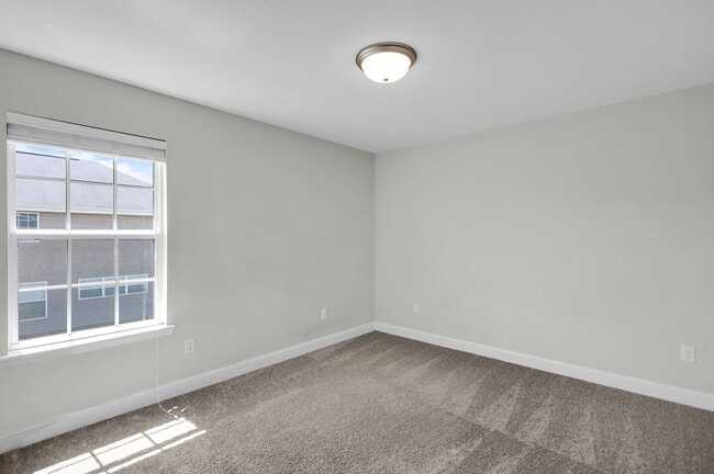 Building Photo - 721 Highgrove Ct