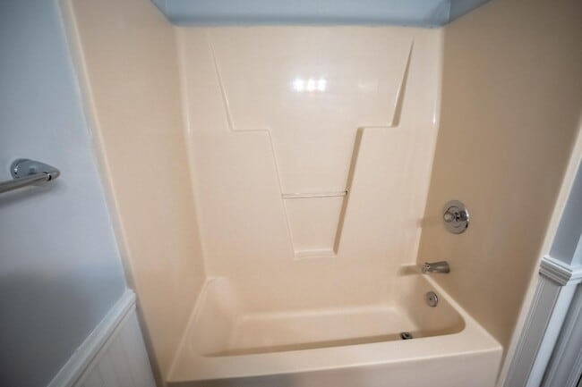 Building Photo - 944 Bonham Ave