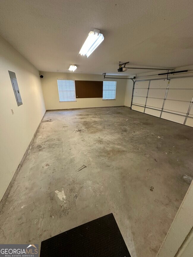 Building Photo - 1024 Greenwillow Dr