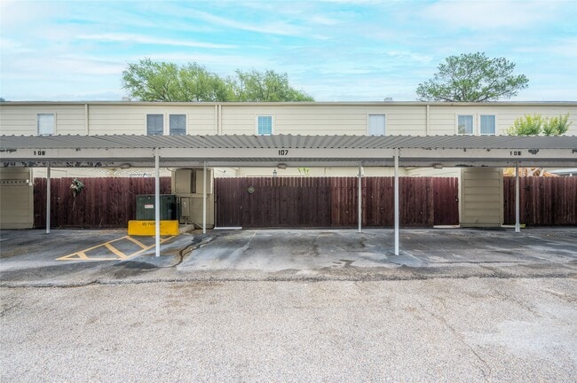 Building Photo - 14723 Barryknoll Ln