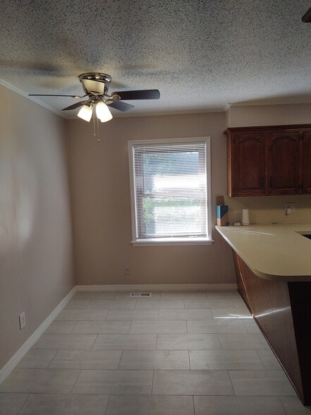 Building Photo - 2100 N 57th Ln