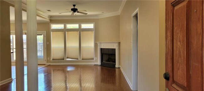 Building Photo - 6131 Venetian Way N