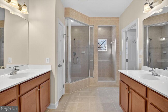 Building Photo - 6 Sharpstead Ln