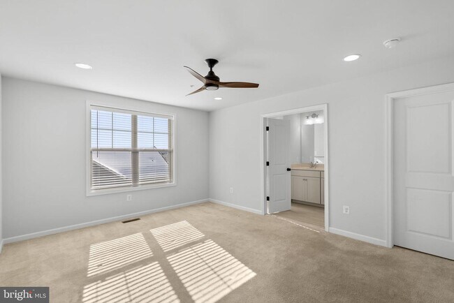 Building Photo - 257 Redpoll Alley