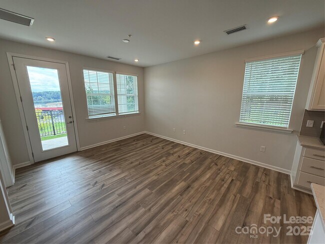 Building Photo - 4455 Reed Crk Dr