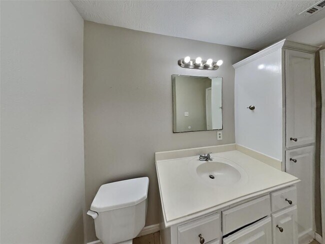 Building Photo - 16179 Summer Breeze Ct