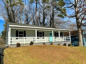 Building Photo - Fully Renovated One-Level Home in the heart of Chesterfield – New HVAC, Windows & Stunning Kitchen!