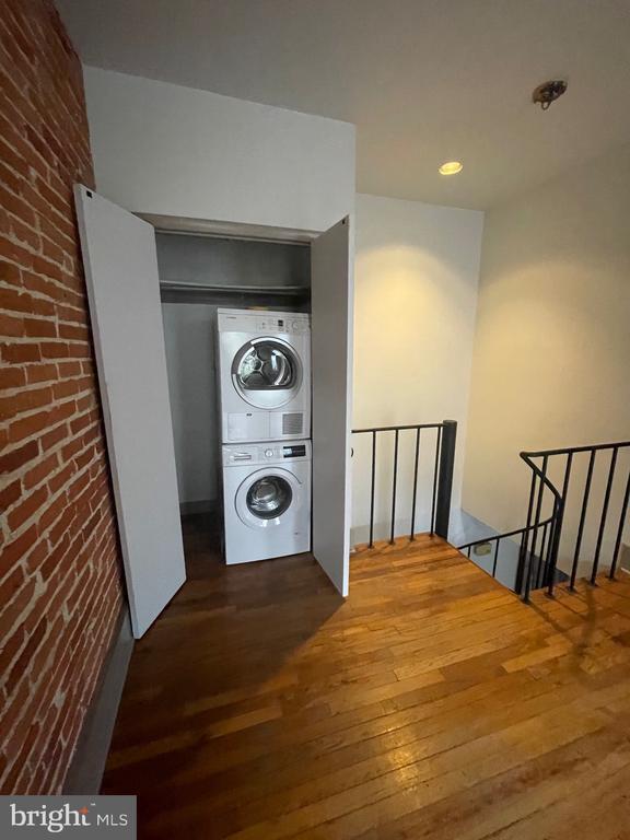 Building Photo - 222 Warren Ave