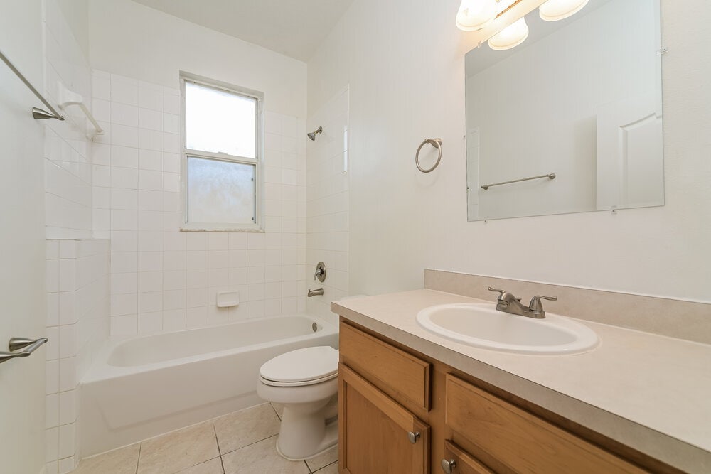 Building Photo - 1136 Cherry Valley Way