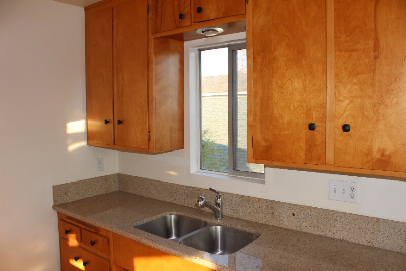 Building Photo - 231 Grand Ave