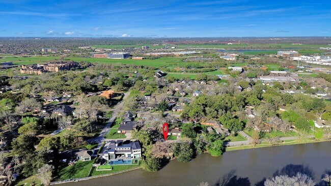 Building Photo - 411 Venice St