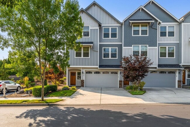 Building Photo - Beautiful Gated Fisher’s Landing Townhome with 4 Bedrooms, Gas Fireplace & Central AC