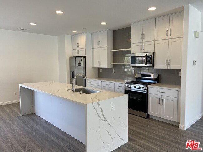 Building Photo - 3743 Mountain Gate