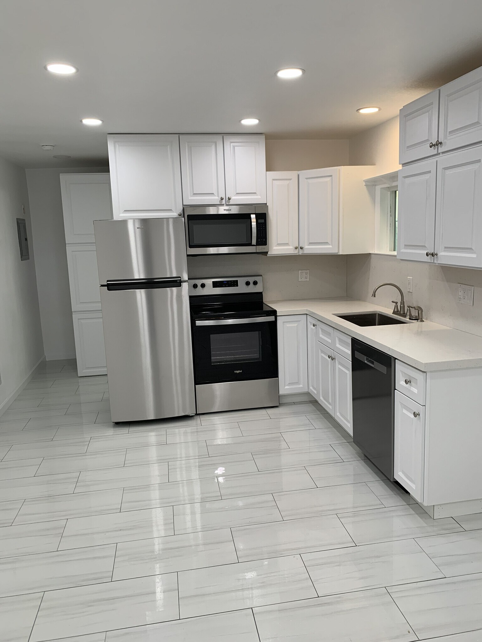 Building Photo - 2015 9th St