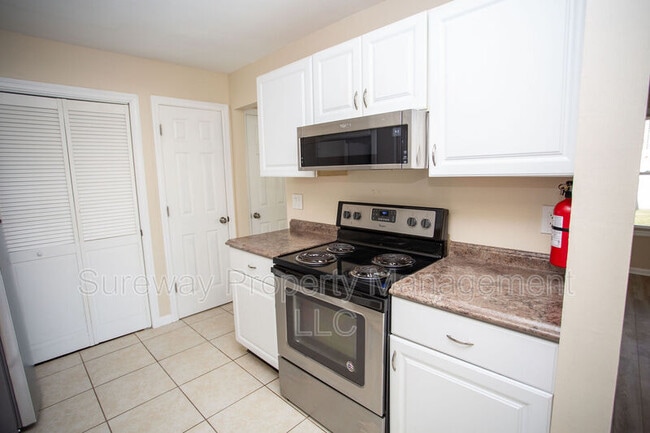 Building Photo - 16 Lerner Ct