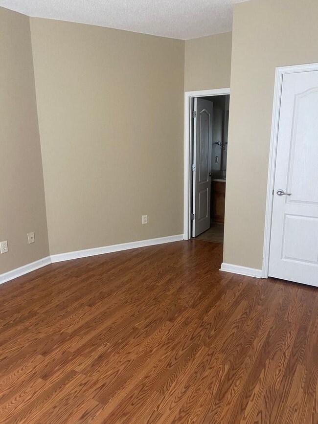 Building Photo - Garden Home For Rent!