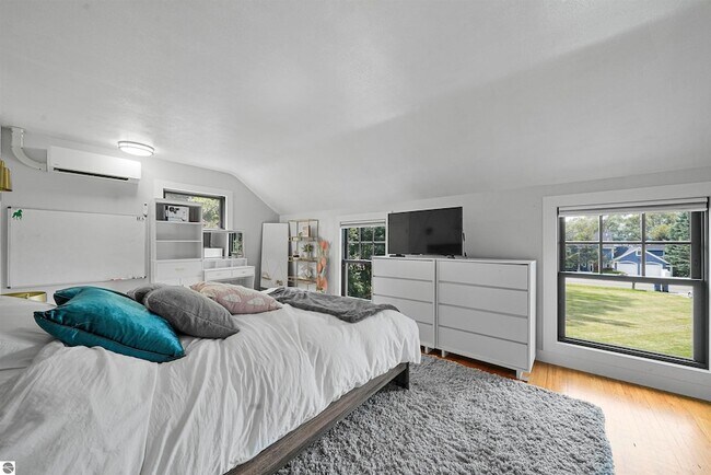 Building Photo - 7320 Peninsula Dr