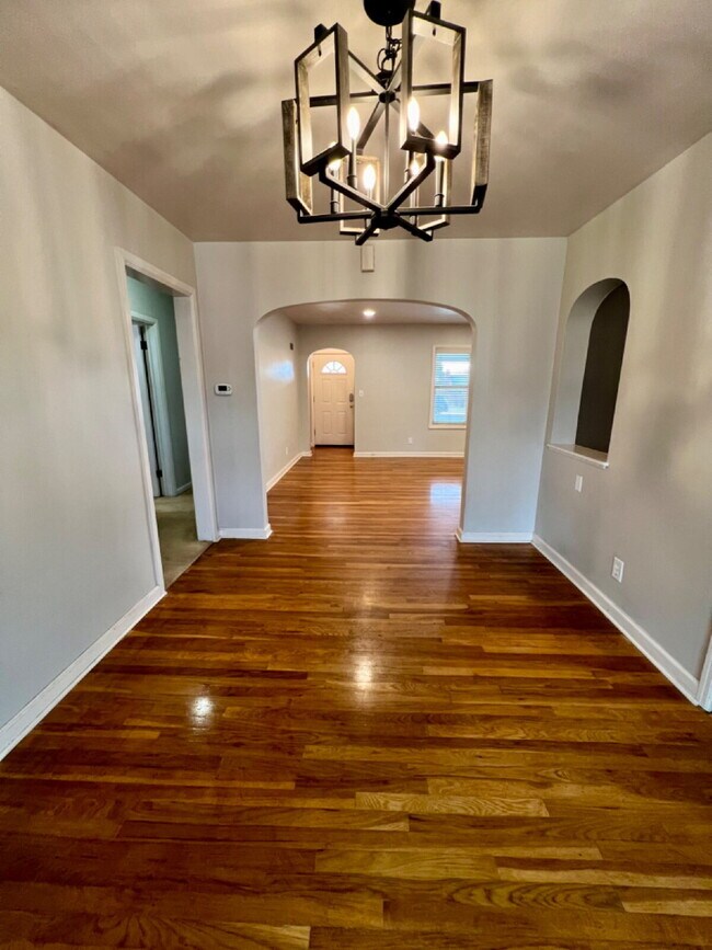 Building Photo - Great Home Close to CFD!