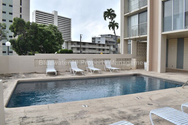 Building Photo - 2 bedroom, 1 bath, 1 prkg. Condo (Makiki area)