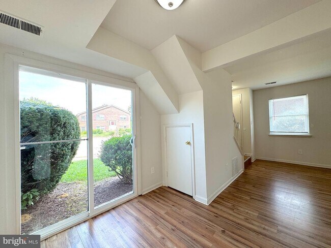 Building Photo - 9503 Hagel Cir
