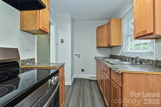 Building Photo - 301 Seldon Dr