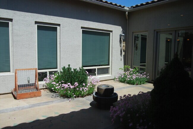 Building Photo - Single Level Home in Mountaingate