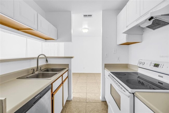 Building Photo - 1400 Gandy Blvd N