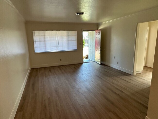 Building Photo - 766-767 Watson St and Tulare Ave Duplex