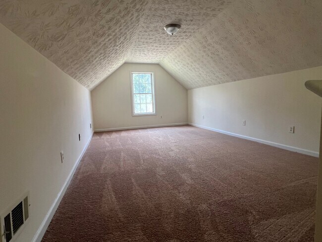 Building Photo - 1065 Hillary Ln