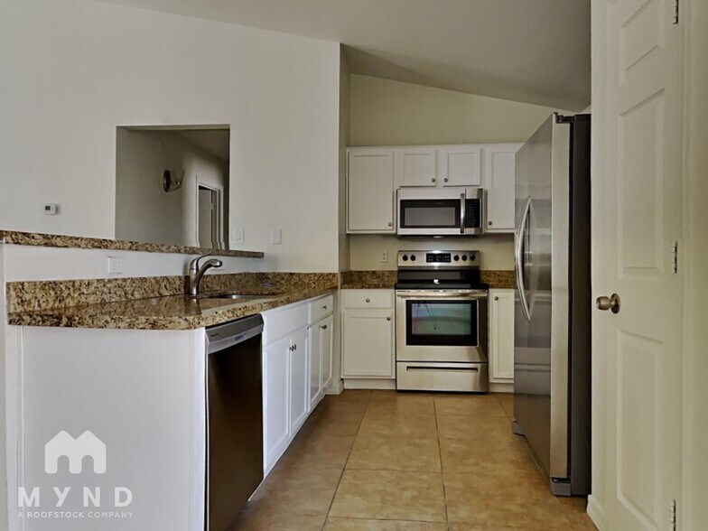 Building Photo - 3005 N 89th Dr