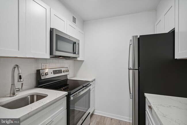 Building Photo - 224 W Rittenhouse Square