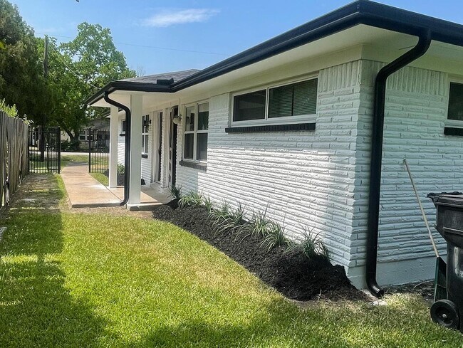 Building Photo - 4511 Alvin St