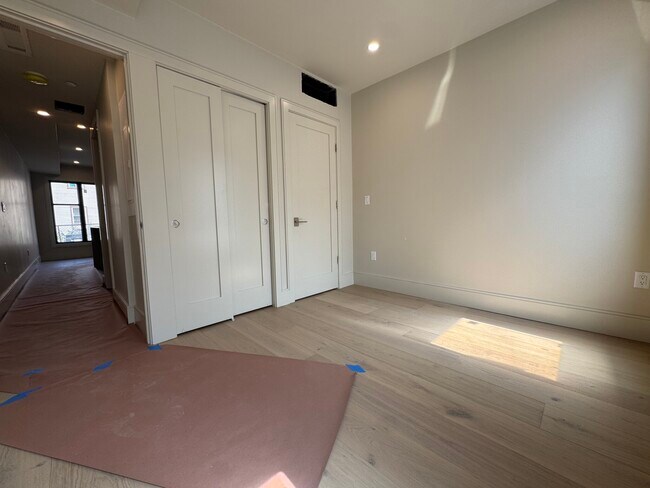 Building Photo - 300 Franklin St