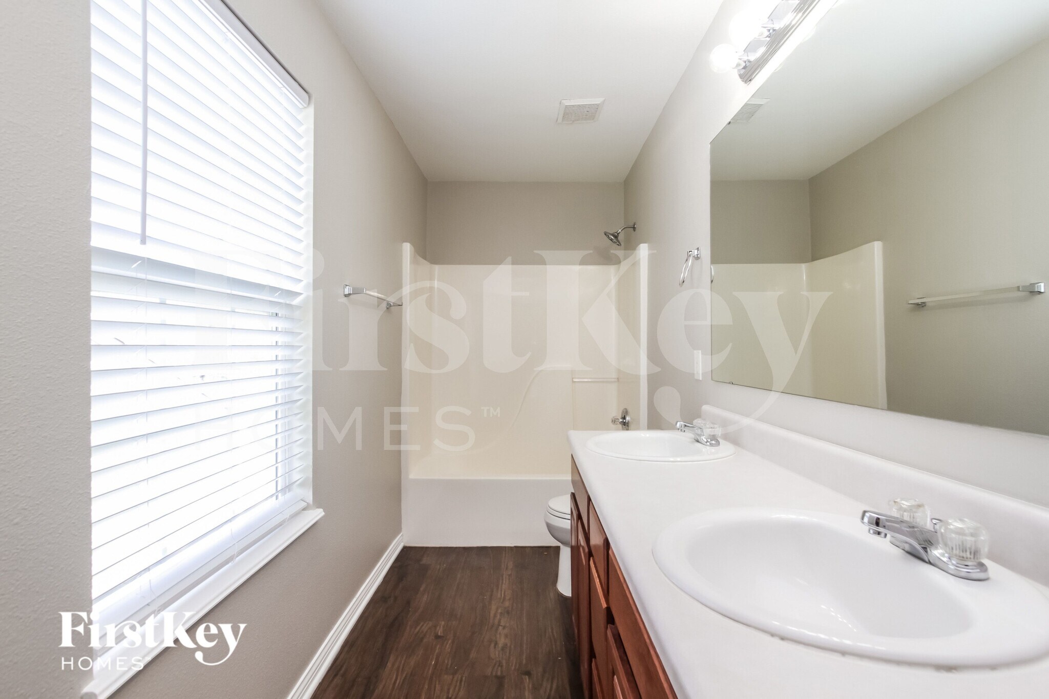 Building Photo - 2814 Rothe Ln