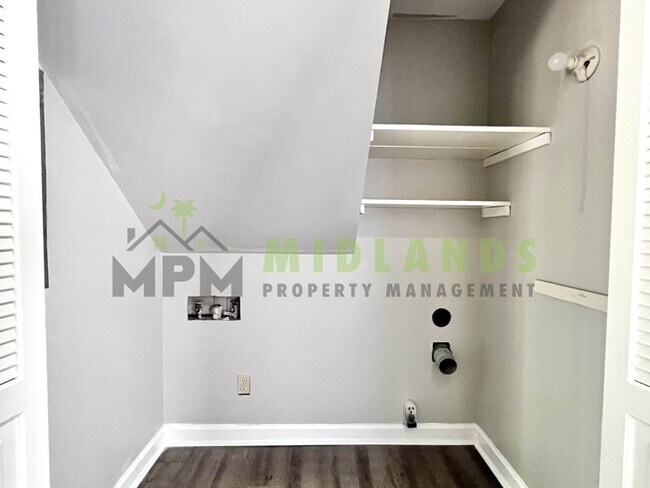 Building Photo - 300 Lydgate Dr